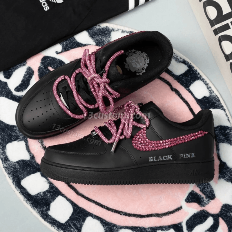 AF1 Diamante Desestructurado con Cordones en Negro y Rosa Imagen principal del producto