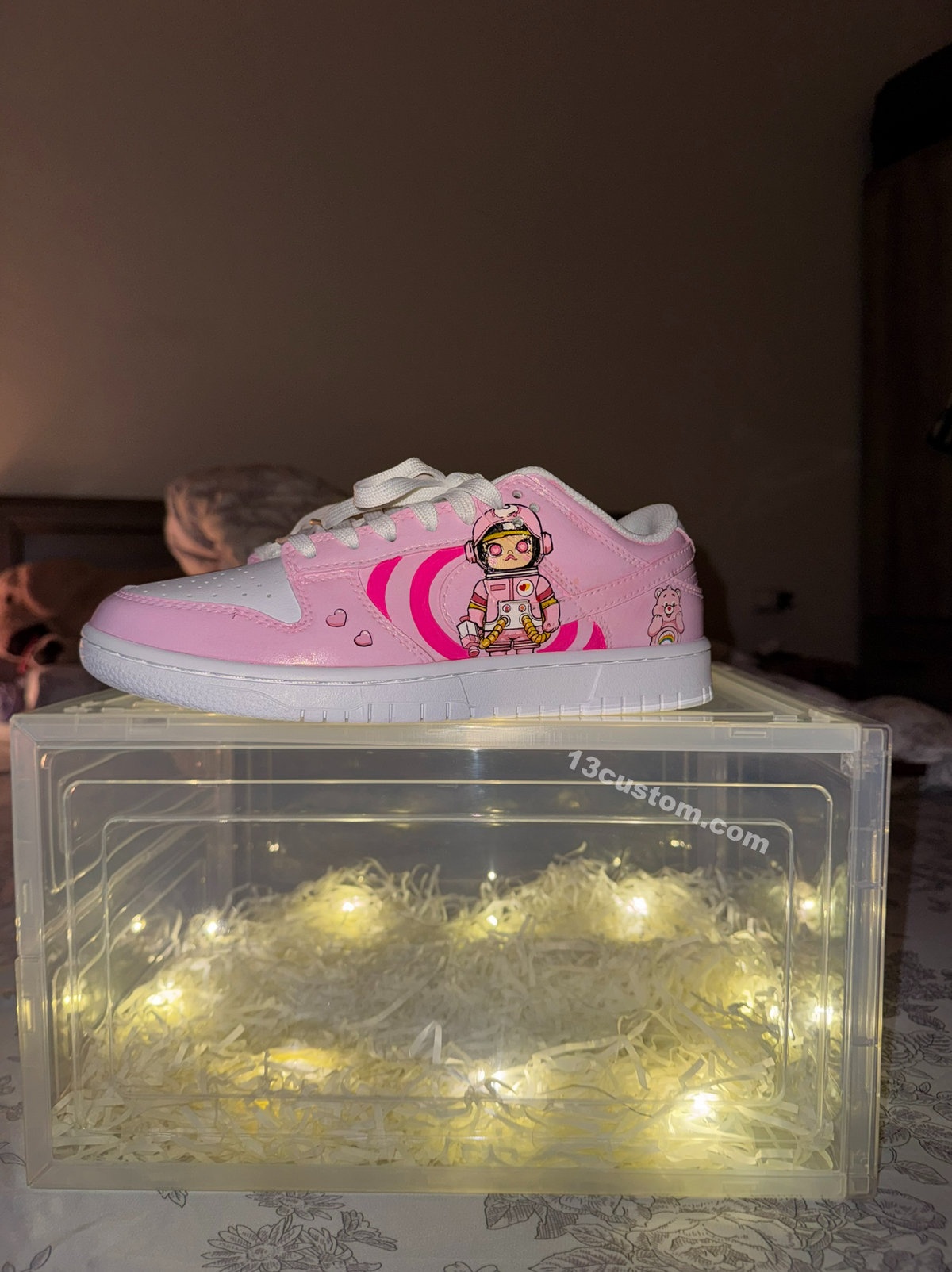 Sneaker Gift & Display Case – LED Lights + Anti-Yellowing Protection
