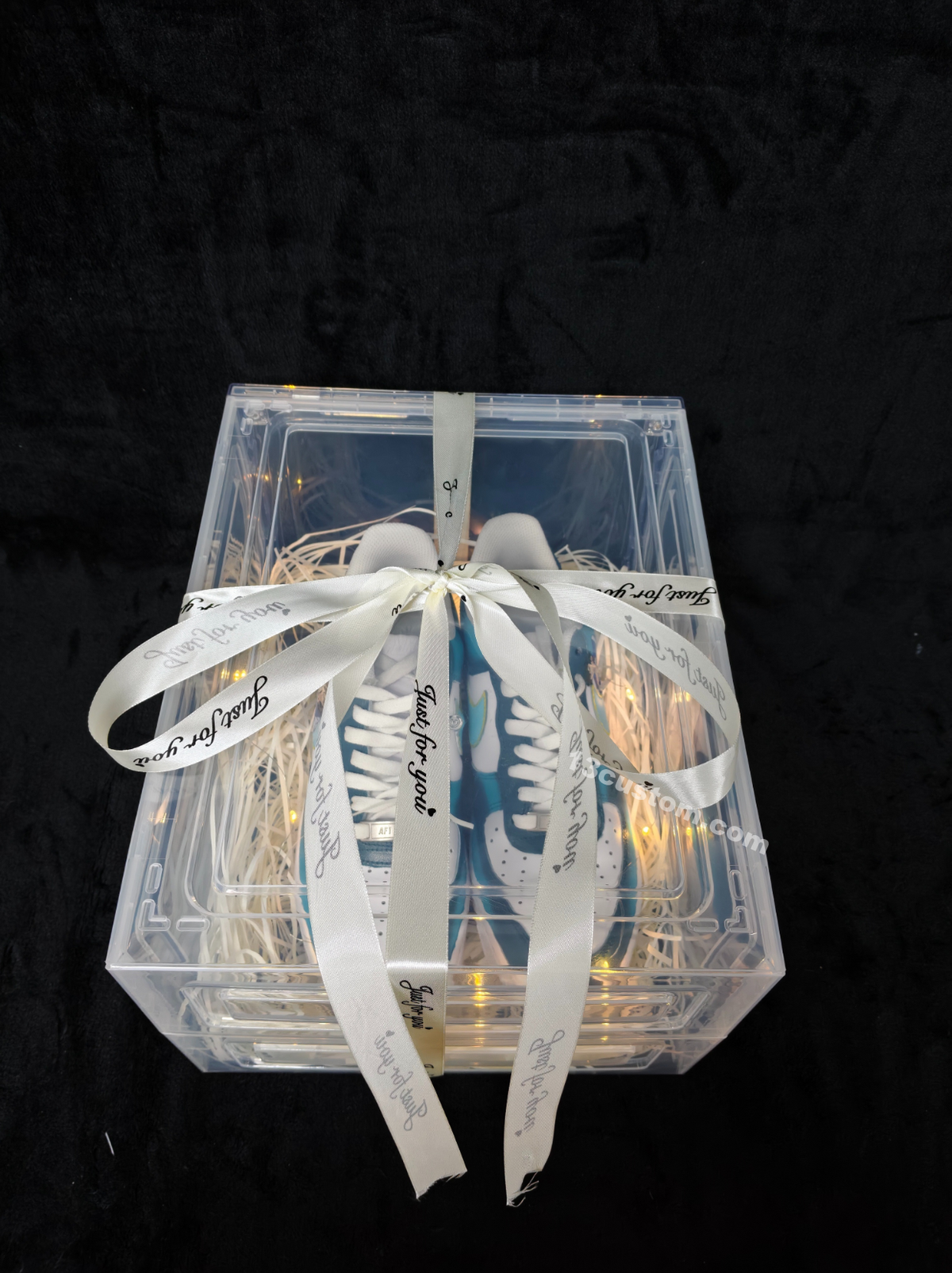 Sneaker Gift & Display Case – LED Lights + Anti-Yellowing Protection