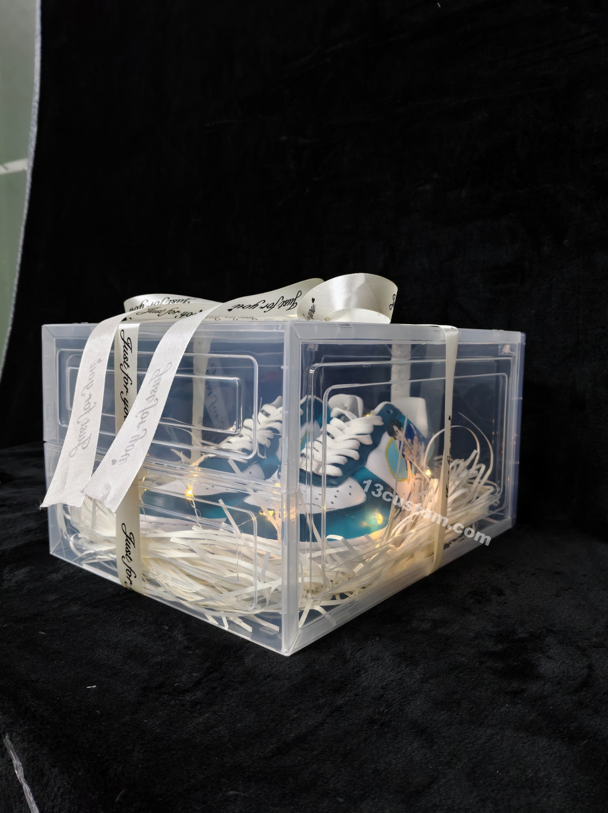 Sneaker Gift & Display Case – LED Lights + Anti-Yellowing Protection